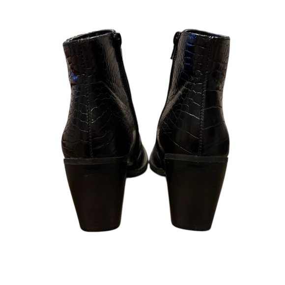 Madden Girl KICCK Croc Black Booties Faux Leather Ankle Chunky Heel Size 10 - Picture 3 of 5